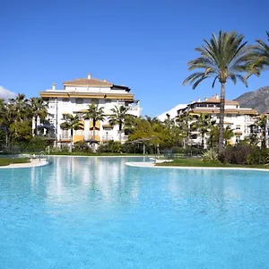 https://apartamento-puerto-banus-marbella-29660.es-andalucia.com